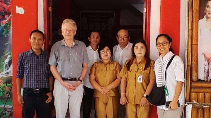 FKM Unsrat dan Swiss TPH Basel University Lakukan Peninjauan Awal Riset Kesehatan Lansia di Tiga Kelurahan di Manado FKM Unsrat dan Swiss TPH Basel University Lakukan Peninjauan Awal Riset Kesehatan Lansia di Tiga Kelurahan di Manado